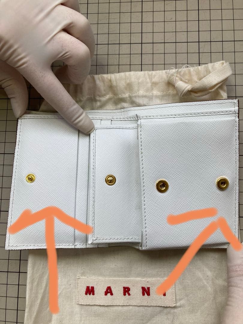 MARNI ホワイト 二つ折り財布箱付き