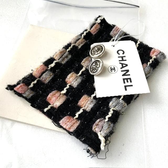 CHANEL ライオンボタン２個　セット