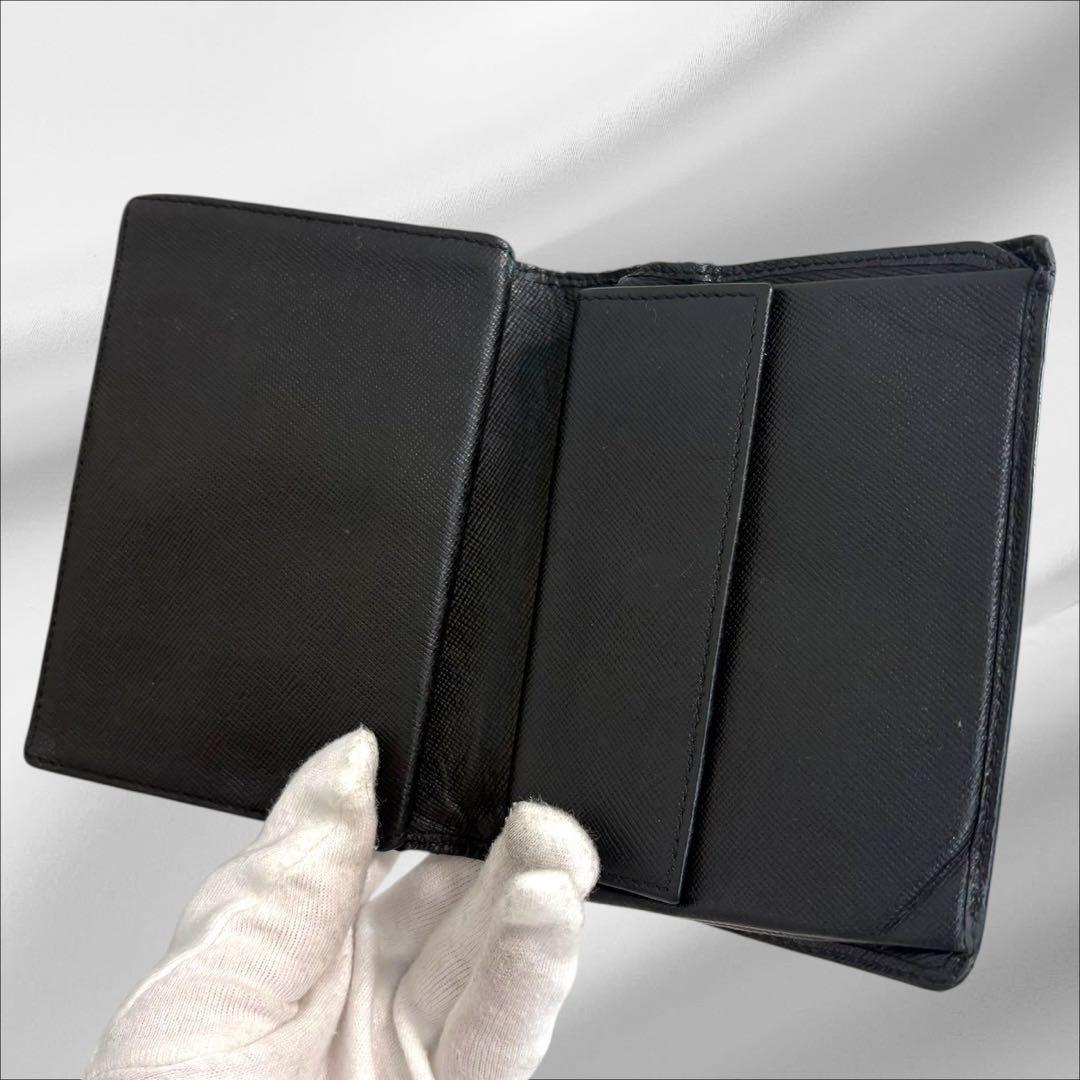 美品✨ PRADA プラダ 二つ折り財布 サフィアーノ ブラック 三角ロゴ
