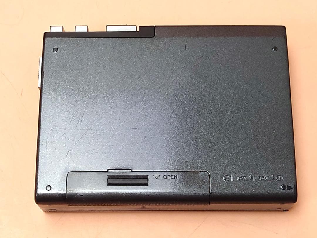 【超レア・専用ケース付】 AIWA Cassette Boy HS-P5 動作品