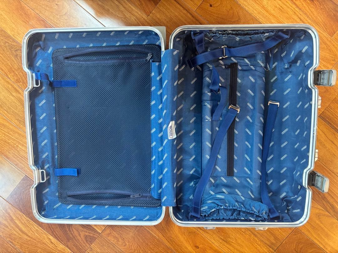 RIMOWA アルミキャリーケース 機内持ち込み可能サイズ　シルバー　二輪