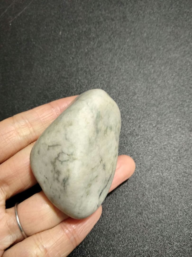 国石翡翠76g ヒスイ　ひすい　新潟県 糸魚川市姫川翡翠　原石　翡翠
早い者勝ち