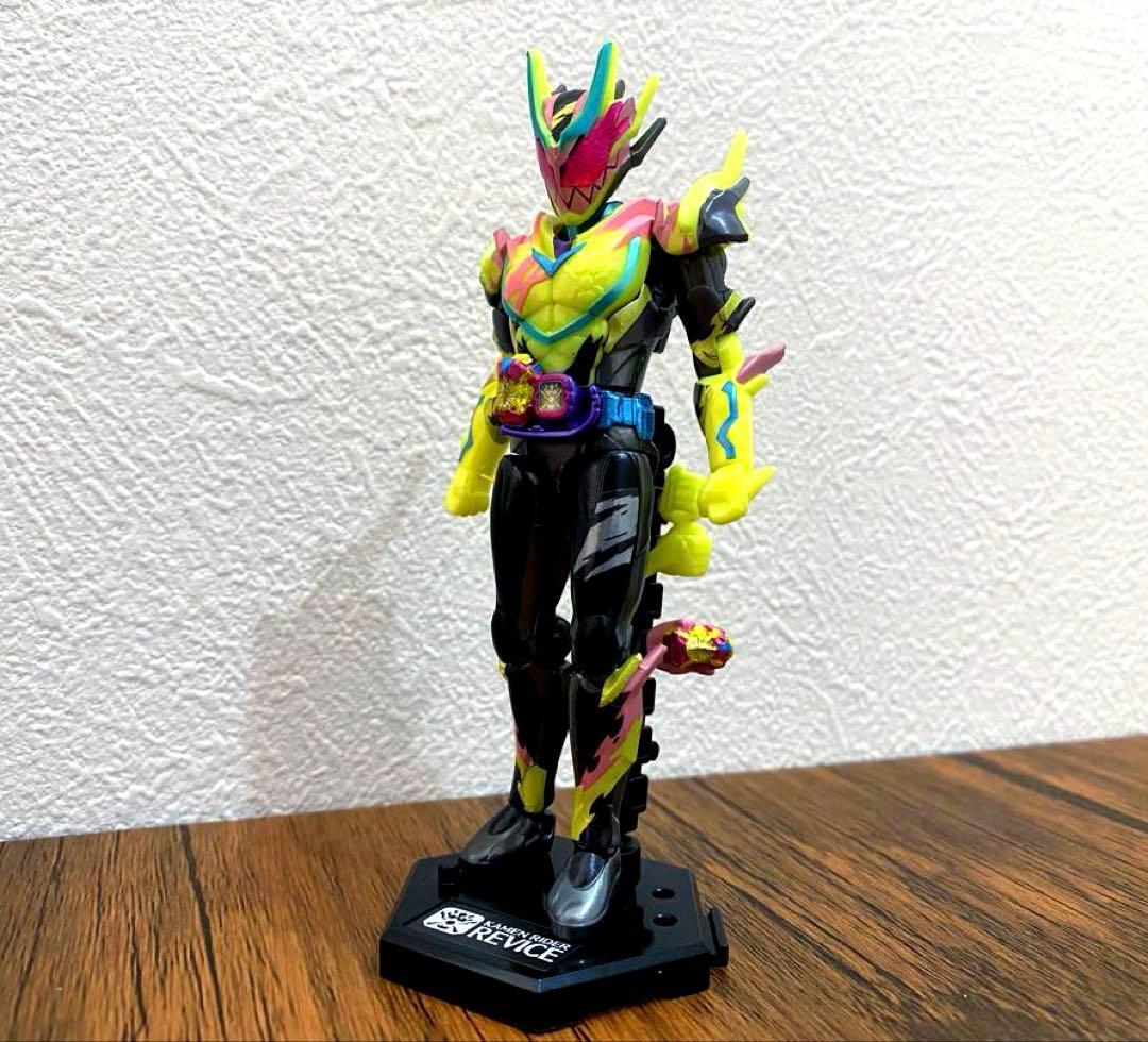 【仮面ライダー】装動 仮面ライダーリバイス セット