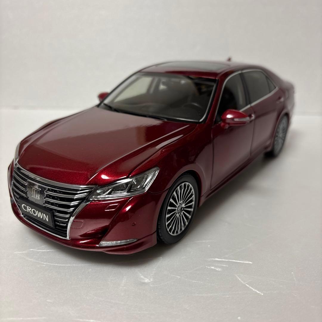 CROWN ワインレッド セダンモデル