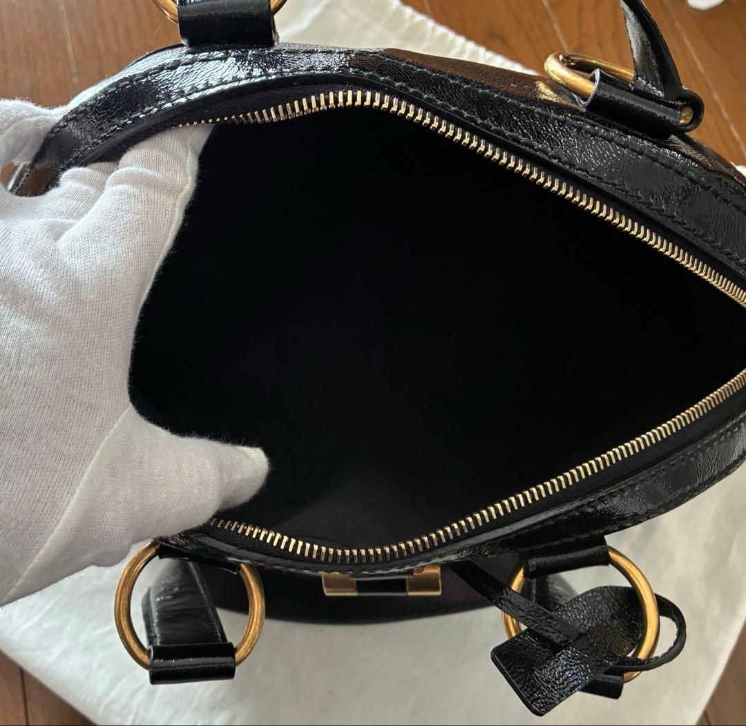 イヴ・サンローラン　ミューズ　ハンドバッグ　パテントレザー　黒