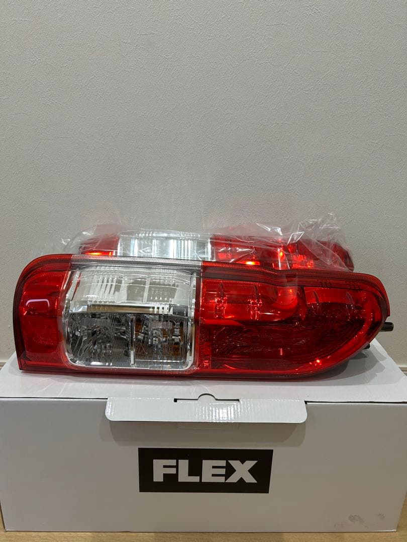 ハイエース　テールランプ　純正　8型　ダークプライム2 テールライト