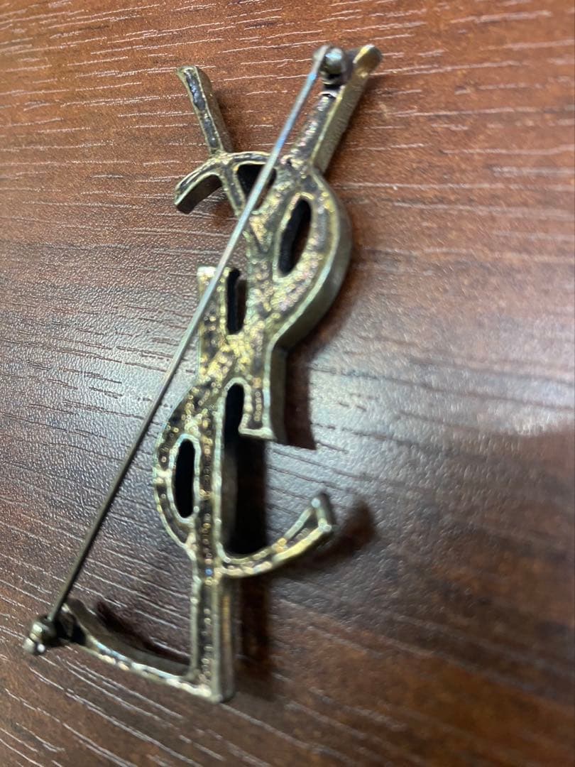 Saint Laurent サンローラン YSLオピウム クロコ型押しブローチ