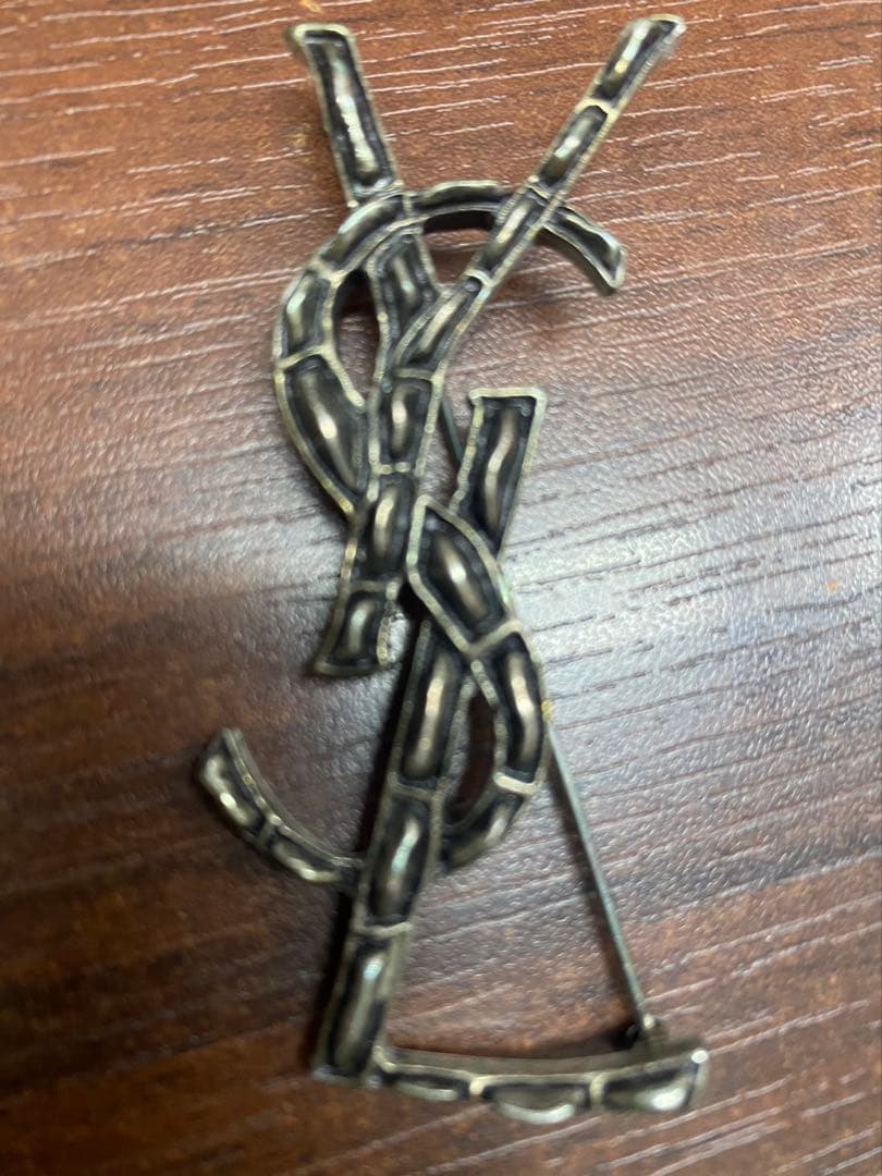 Saint Laurent サンローラン YSLオピウム クロコ型押しブローチ