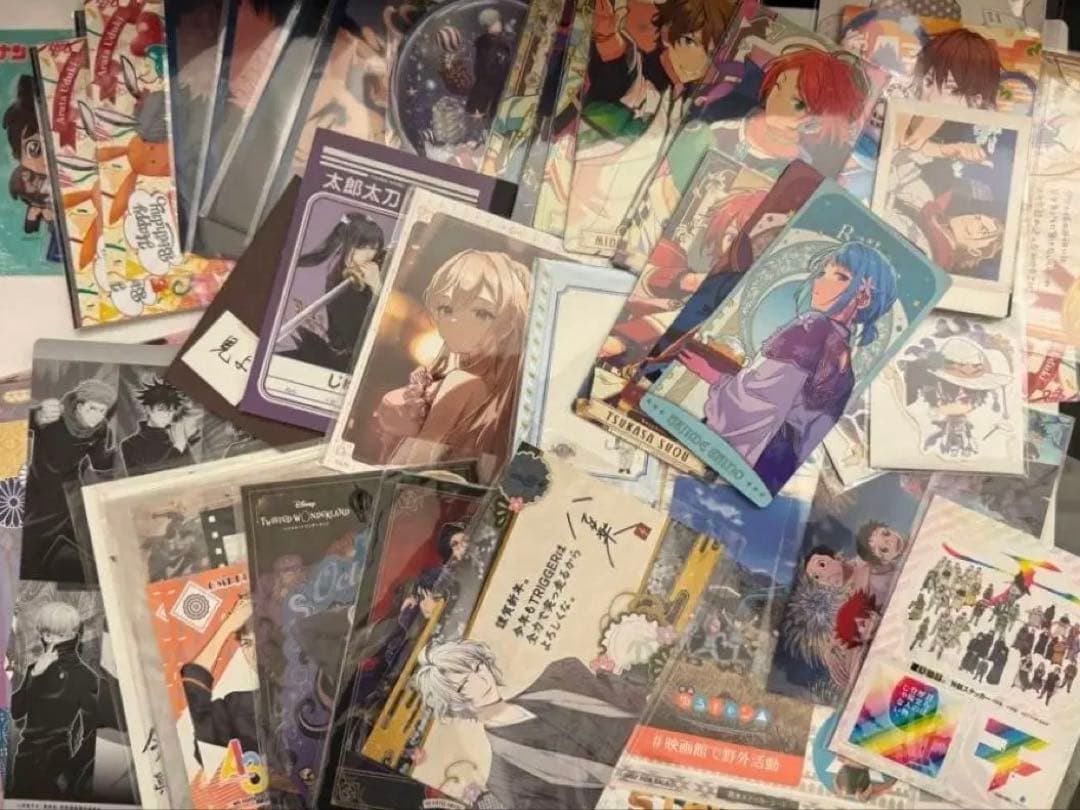 ① アニメグッズ まとめ売り 超大量 紙類・薄物・平物全般