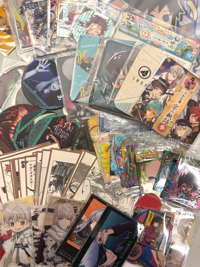 ① アニメグッズ まとめ売り 超大量 紙類・薄物・平物全般