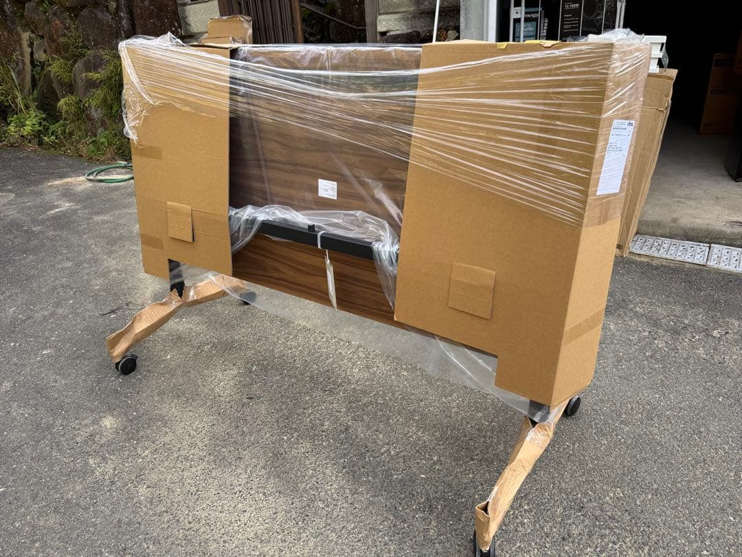 未使用 Vitra McCobbley Hobby Table