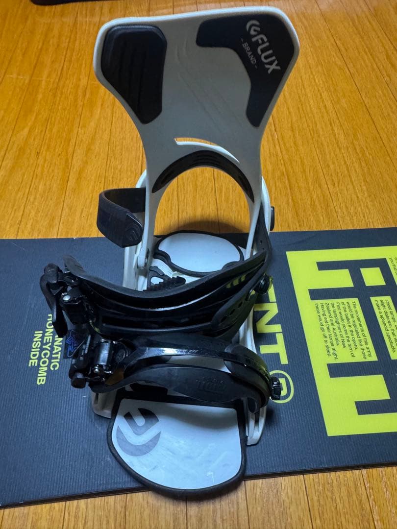 最終値下げ‼️スノボー板FNTCビンディングFLUX