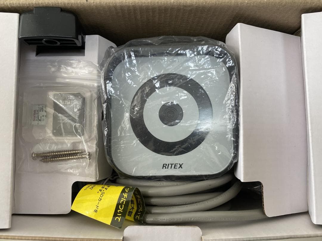 未使用!!LEDセンサーライト防犯カメラ(8W×2灯) 防雨型 C-AC8160