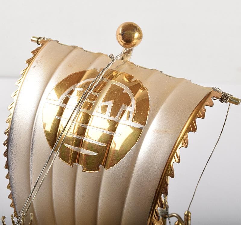 三越謹製　銀製刻印　宝船　約261ｇ　置物　ガラスケース付　D　R5089C