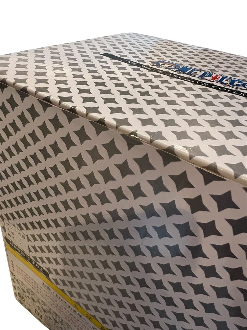 新品未開封　ワンピース　アーカイブコレクション　赤犬　サカズキ　フィギュア