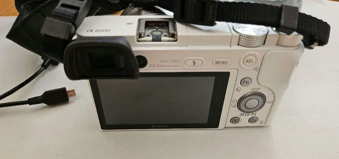 SONY α6000 ホワイト デジタル一眼レフカメラ