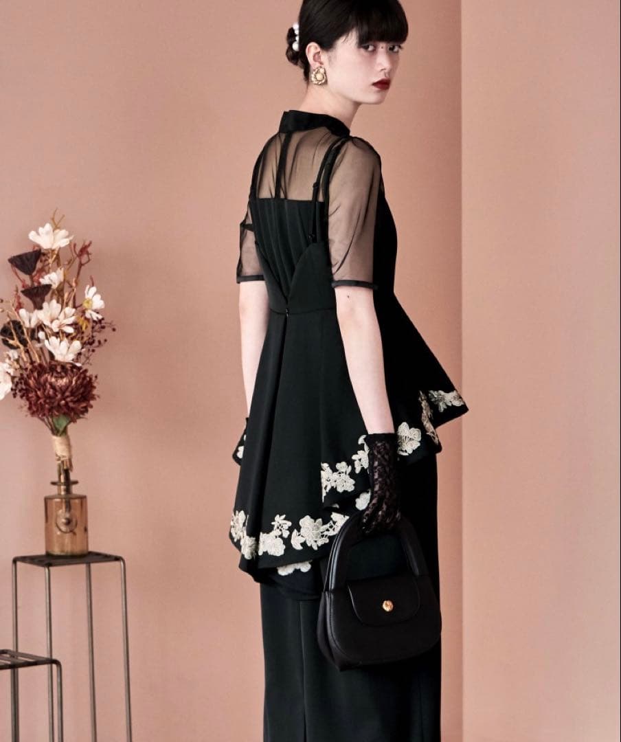 【美品】刺繍ペプラムビスチェ＆Iラインドレスセットアップ　ブラック