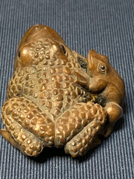 蛙根付  蛙 骨董 カエル 置物 縁起物  レトロ アンティーク　銘あり