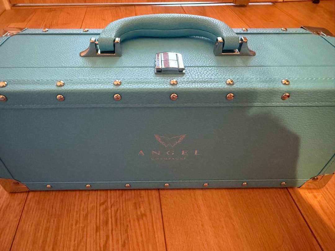 にゃんこANGEL シャンパン 青 赤 黄色 ピンク