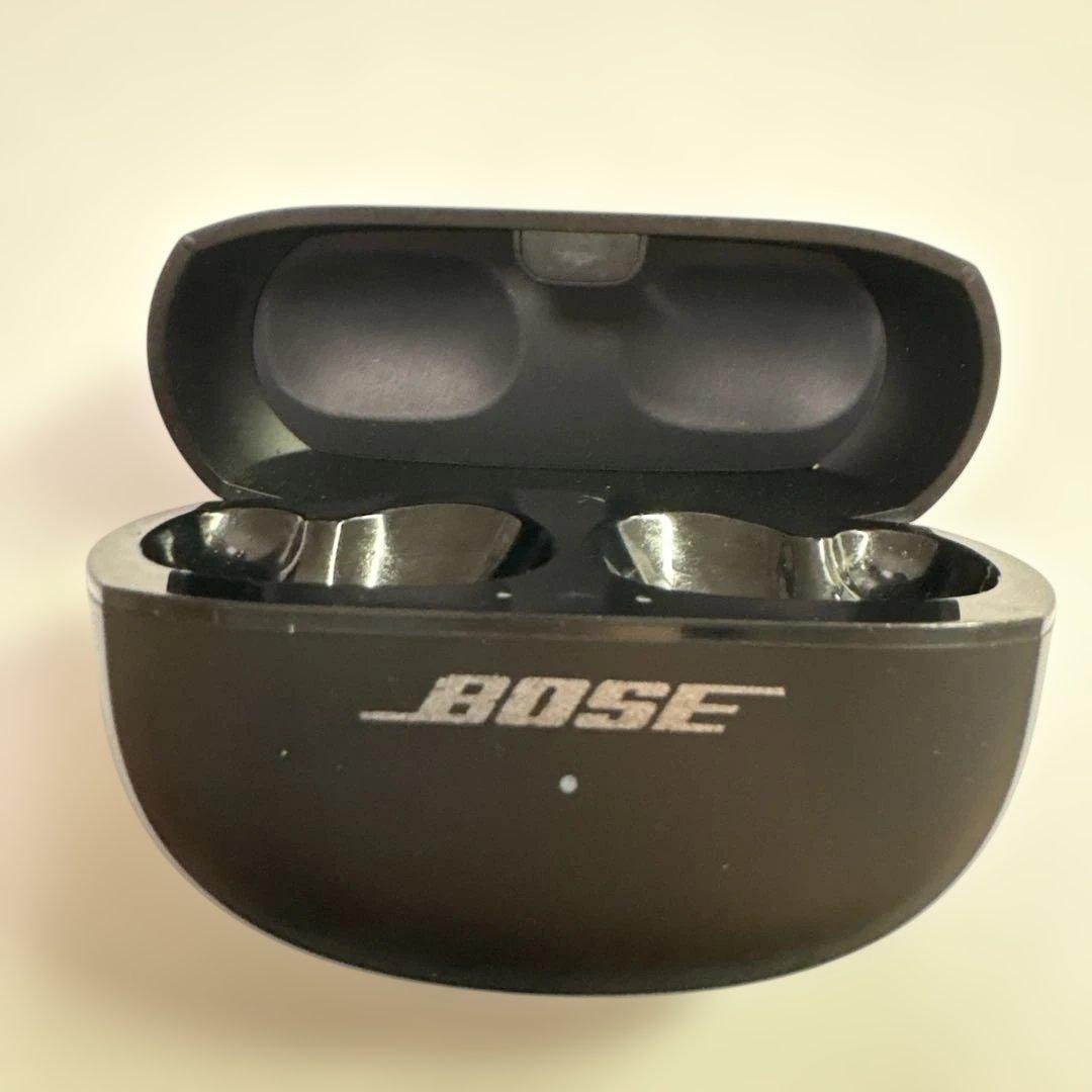 Bose Ultra Open Earbuds ワイヤレスイヤホン 左耳とケース