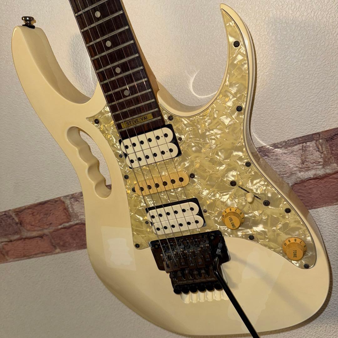 Ibanez JEM555 White Steve Vai シグネチャーモデル