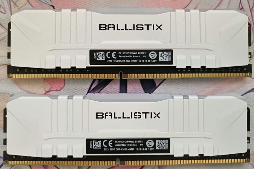Crucial DDR4-3600 32GB(16GB×2)RGB 白