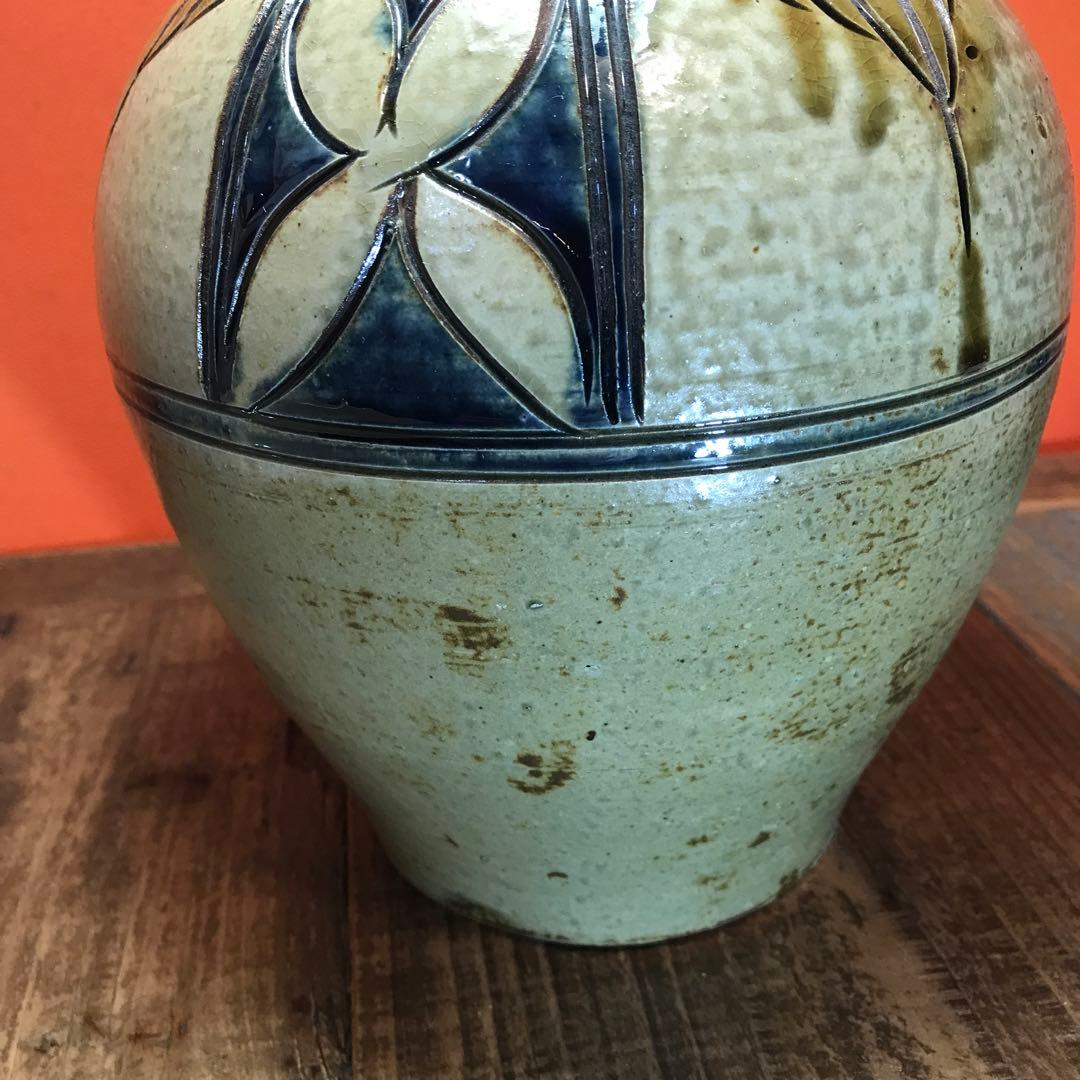 壷屋焼　読谷山焼　やちむん　名工 上江洲茂生さんの花瓶です。