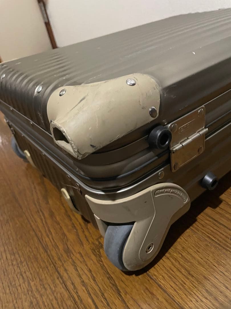 RIMOWA リモワ スーツケース チタン 2輪　32L
