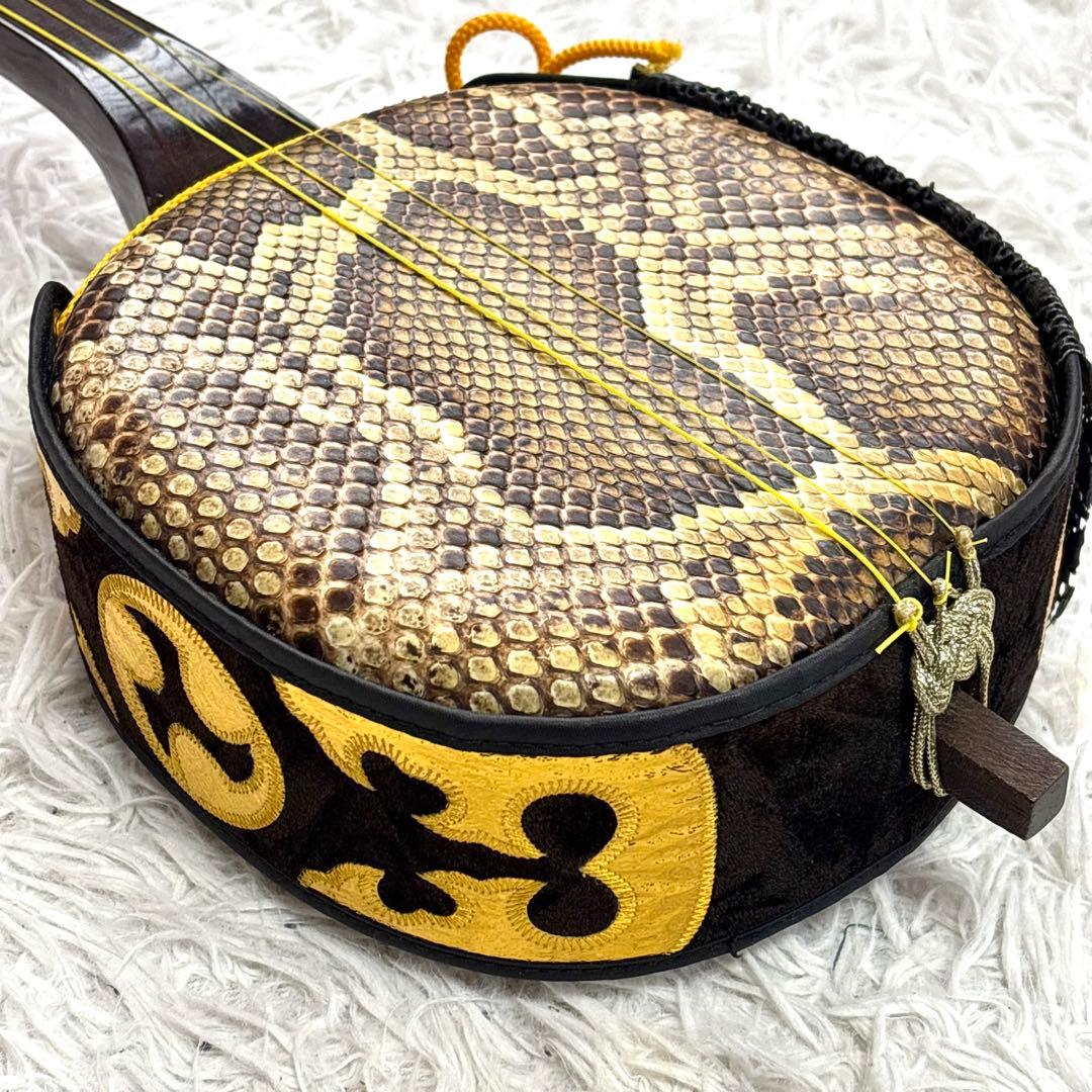 ✨極美品✨沖縄 三線 本蛇革 強化張り 黒塗り棹 ハードケース 爪 本蛇皮