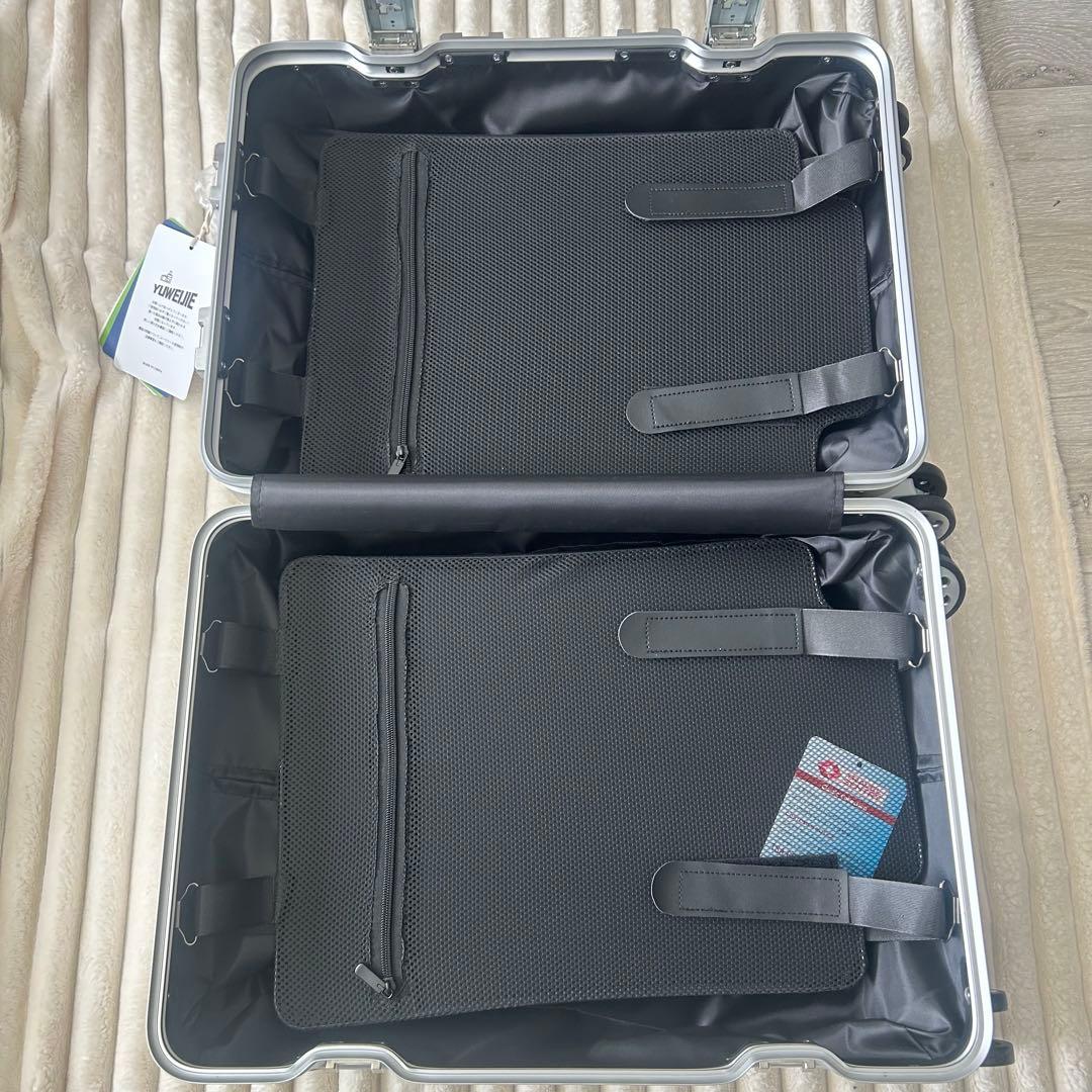 大特価❣️美品❣️キャリーバッグ軽量S サイズ(Small, Silver)