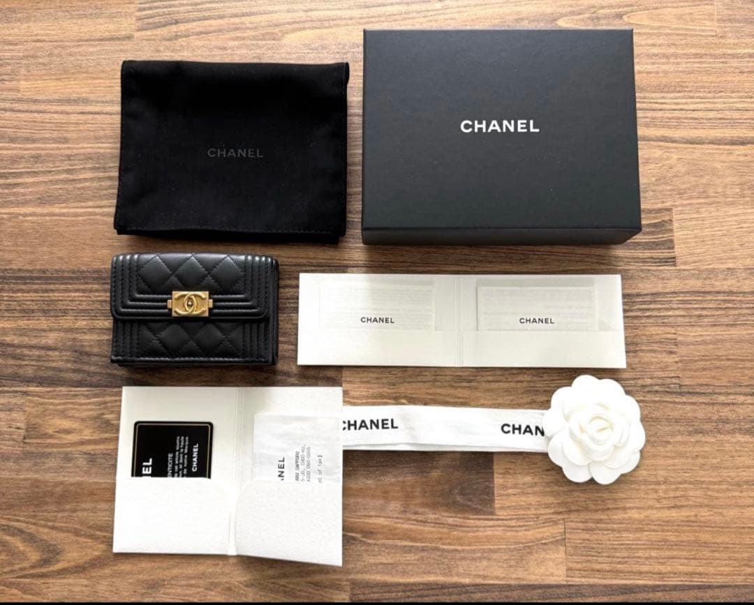 最終価格　ボーイシャネル ラムスキン　ゴールド金具　黒　三つ折り財布