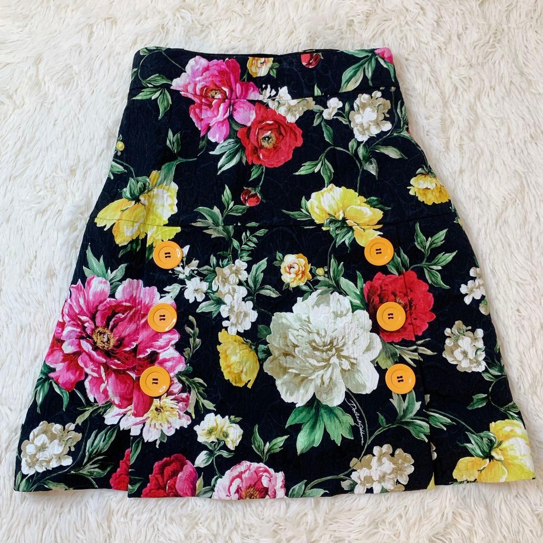 DOLCE & GABBANA シルク花柄スカート ブラック　ボタン　40サイズ