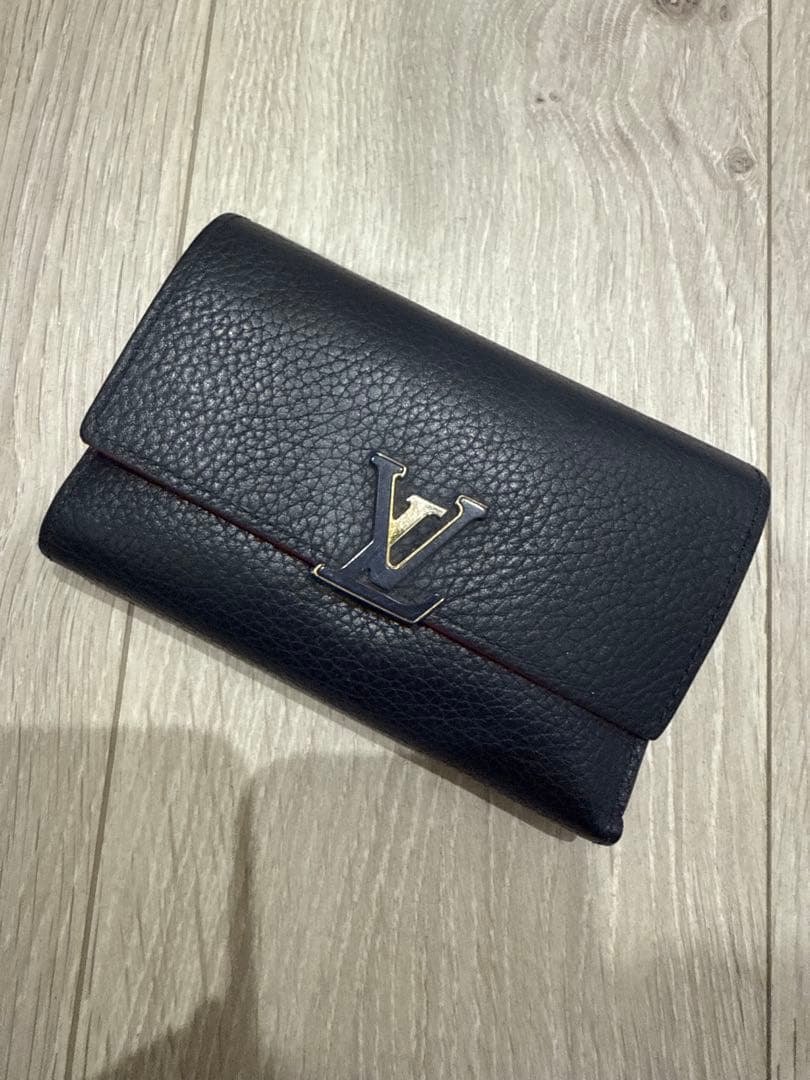 ルイヴィトン ポルトフォイユ カプシーヌ コンパクト　マリーヌルージュ