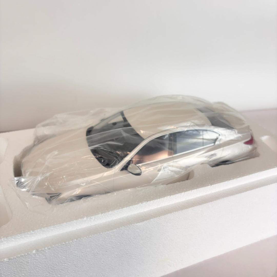 京商 1/18 日産 スカイライン 350GT Hybrid KSR18005W