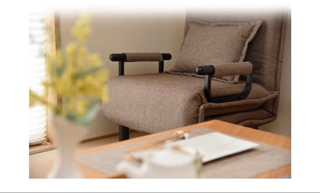 早めのお買い求め　今月中購入お値下げ❣️折りたたみベッド　ベージュ　クッション付き