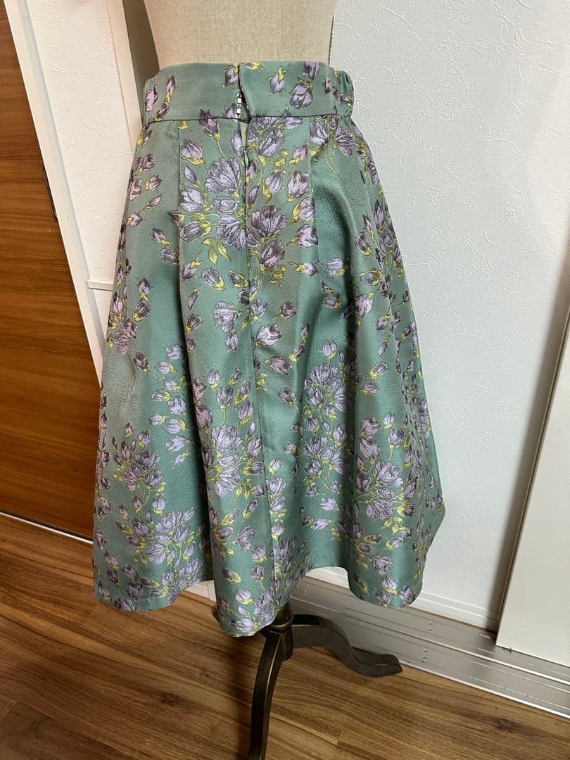 パステルグリーン花柄スカート　未使用　38