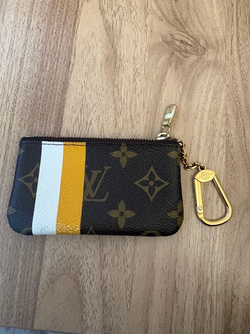 Louis Vuitton ケース ヴィヴィエンヌ限定イラスト付き