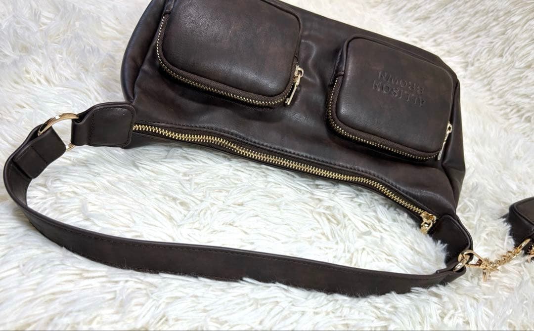 ALLISON BROWN ショルダーバッグ ポーチ付き　チョコレート