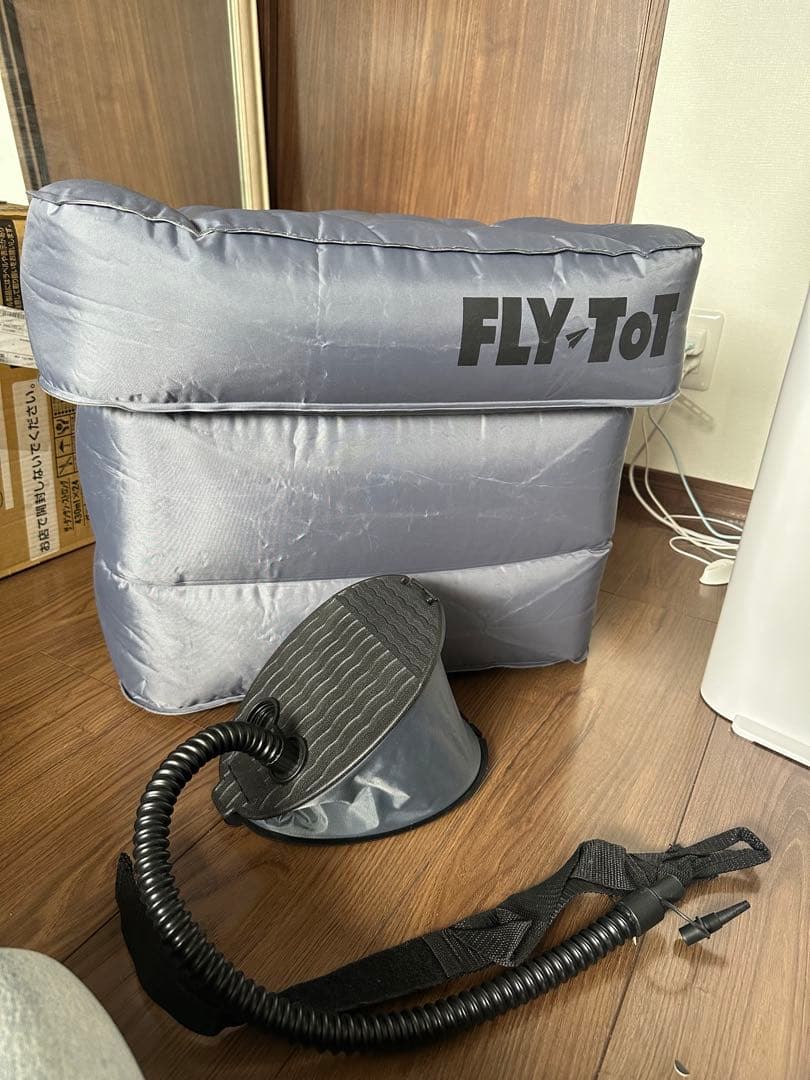 フライトット　フットレスト　飛行機足置き