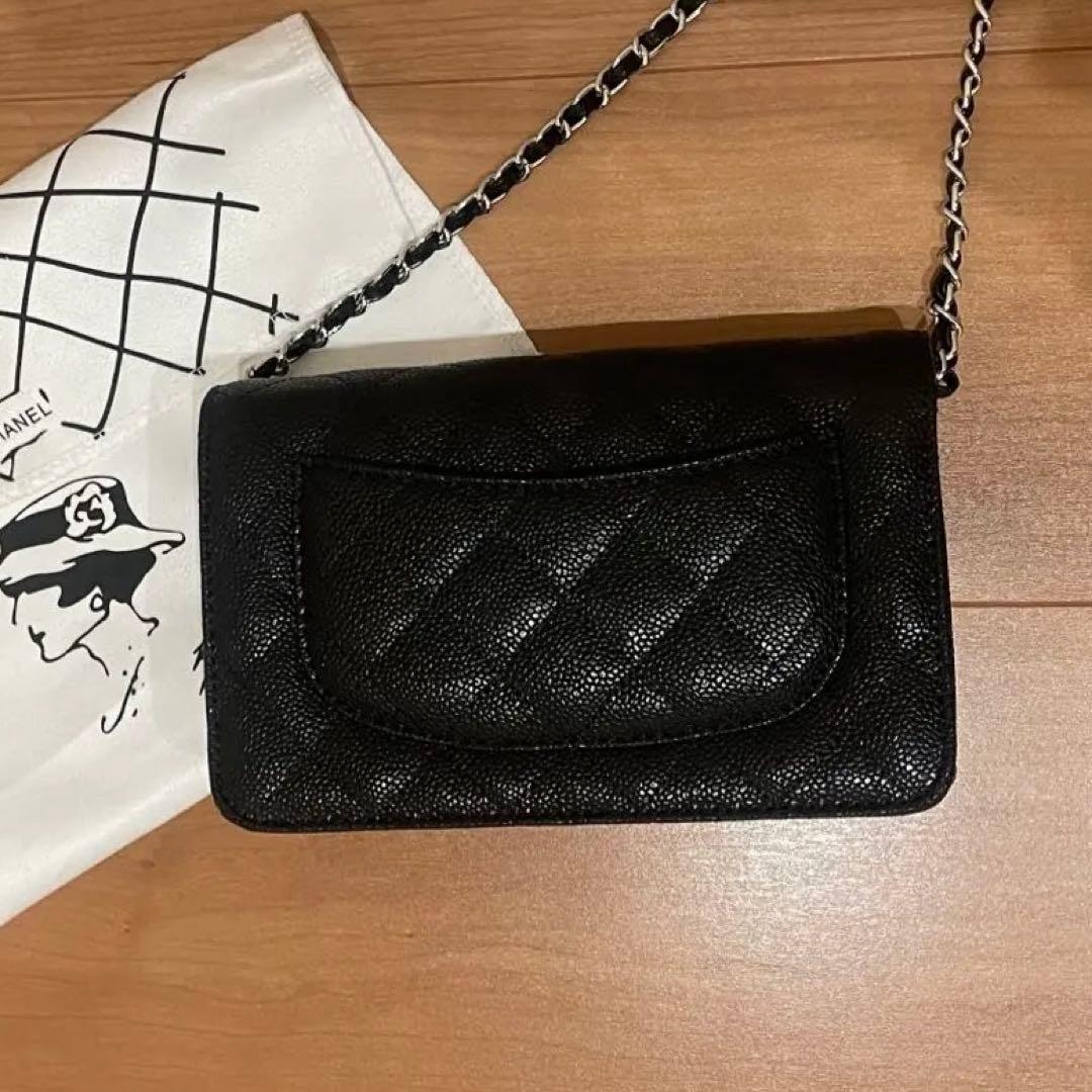 CHANEL ブラックレザー ショルダーバッグ　ノベルティギフト