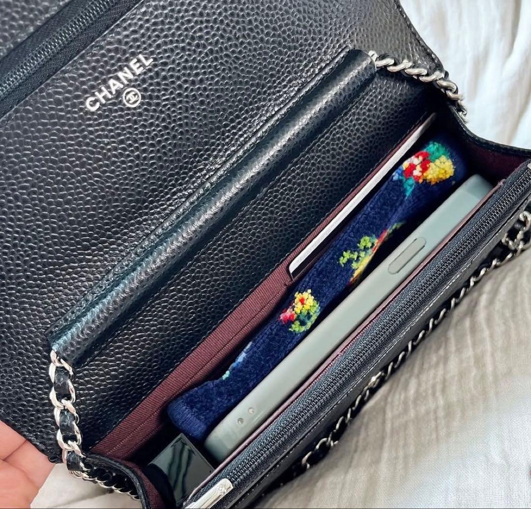 CHANEL ブラックレザー ショルダーバッグ　ノベルティギフト