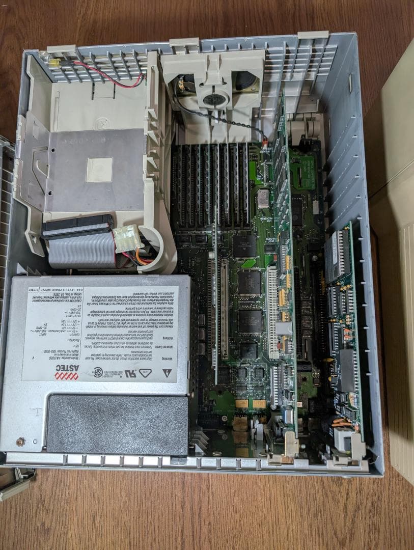 Macデスクトップ old Mac Macintosh IIci Portrait Display