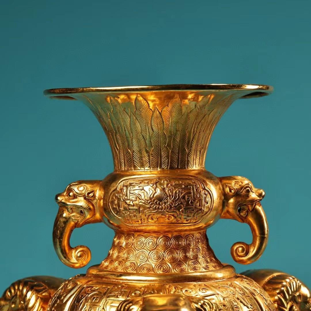 中国古美術・旧蔵鎏金三羊花瓶・純銅细密彫・純手作り・高浮彫・置物・観賞瓶・文房具