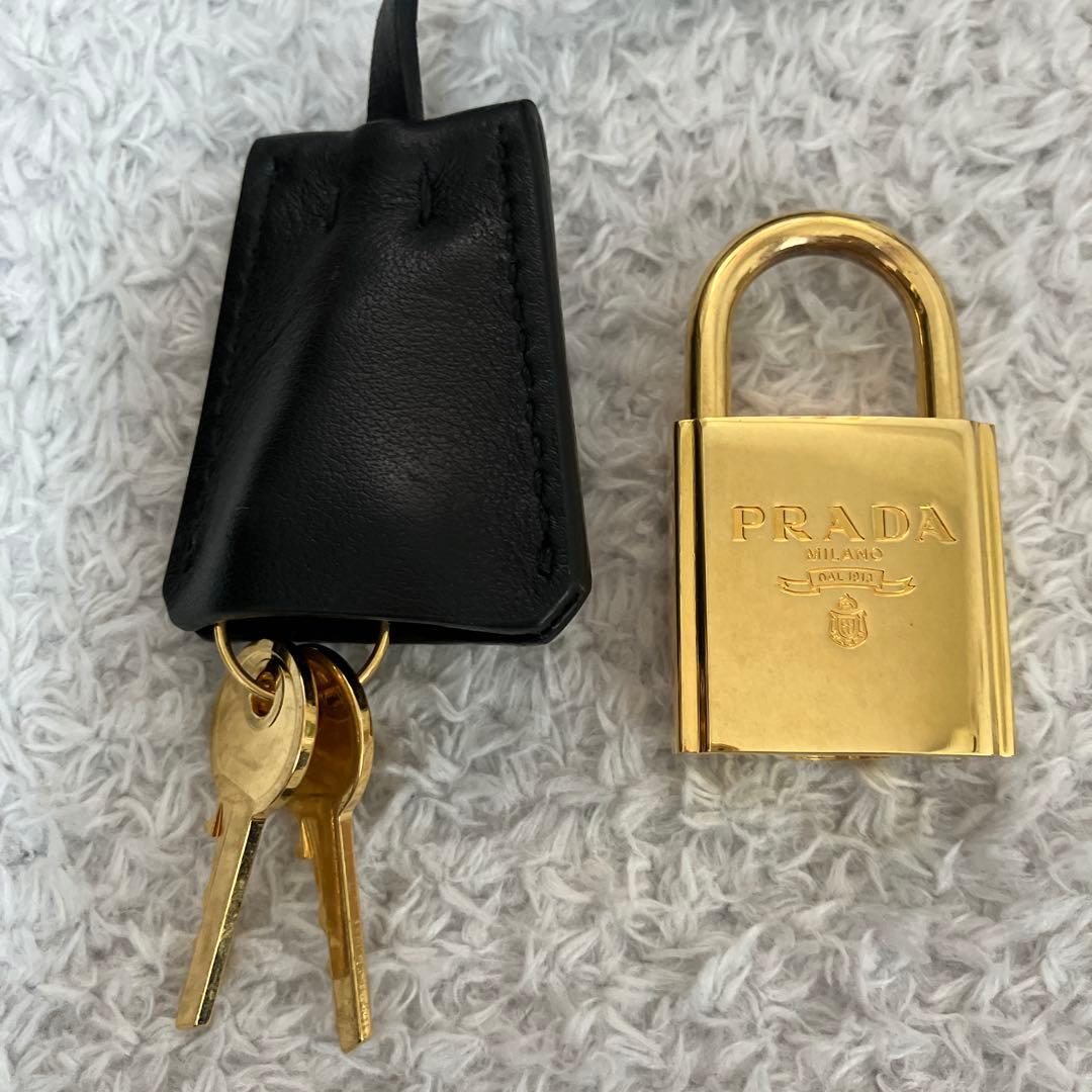 ショルダーバッグ 1BH043 レッド ブラック サフィアーノレザー PRADA