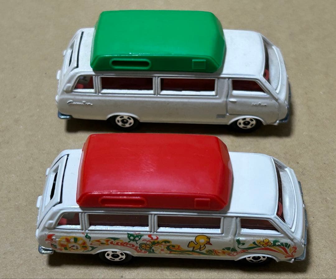 トミカ トヨタ ハイエースコミューター キャンピングカー 2台セット