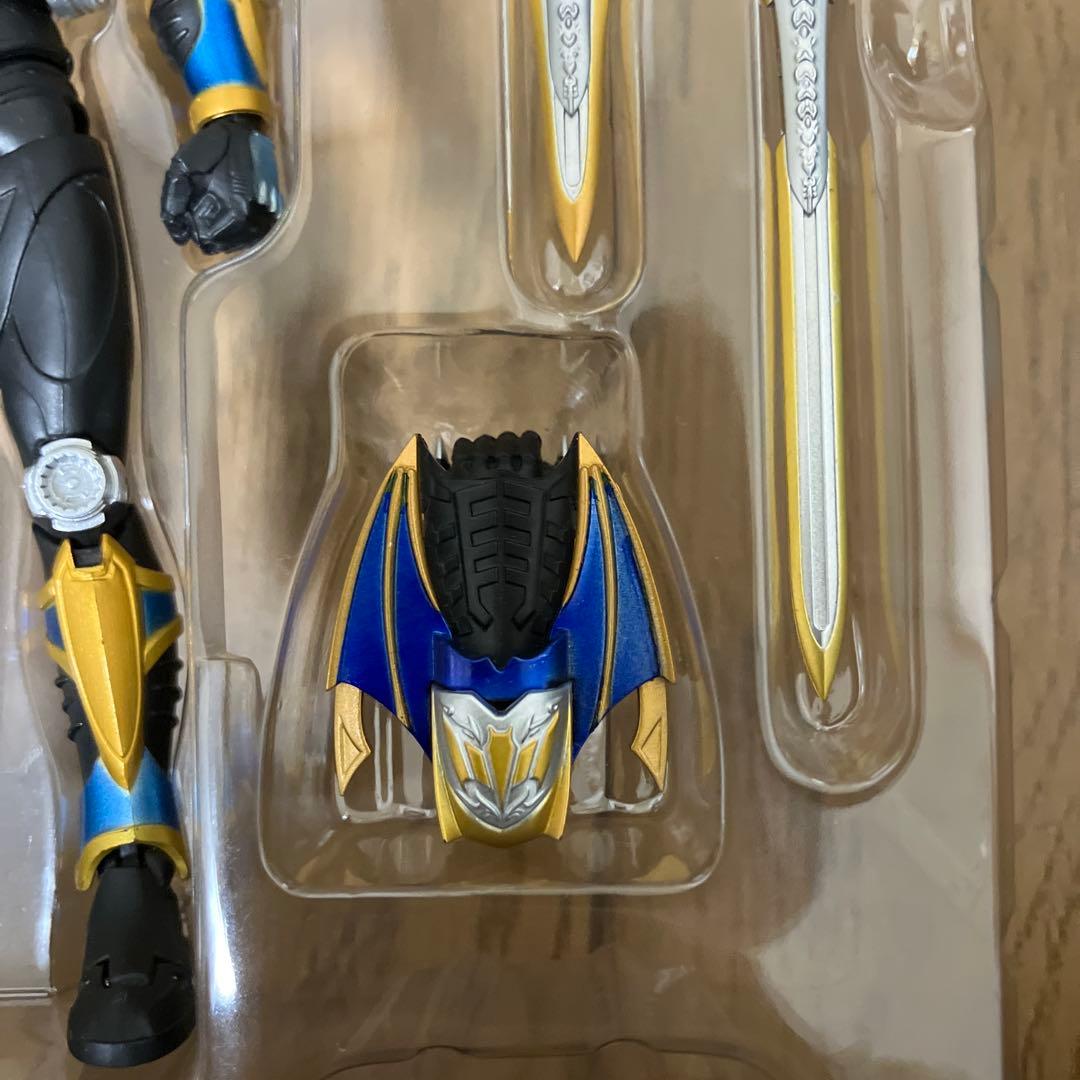 フィギュアーツ　仮面ライダー　ナイト　サバイブ　龍騎　リュウキ　ガヴ　ギーツ