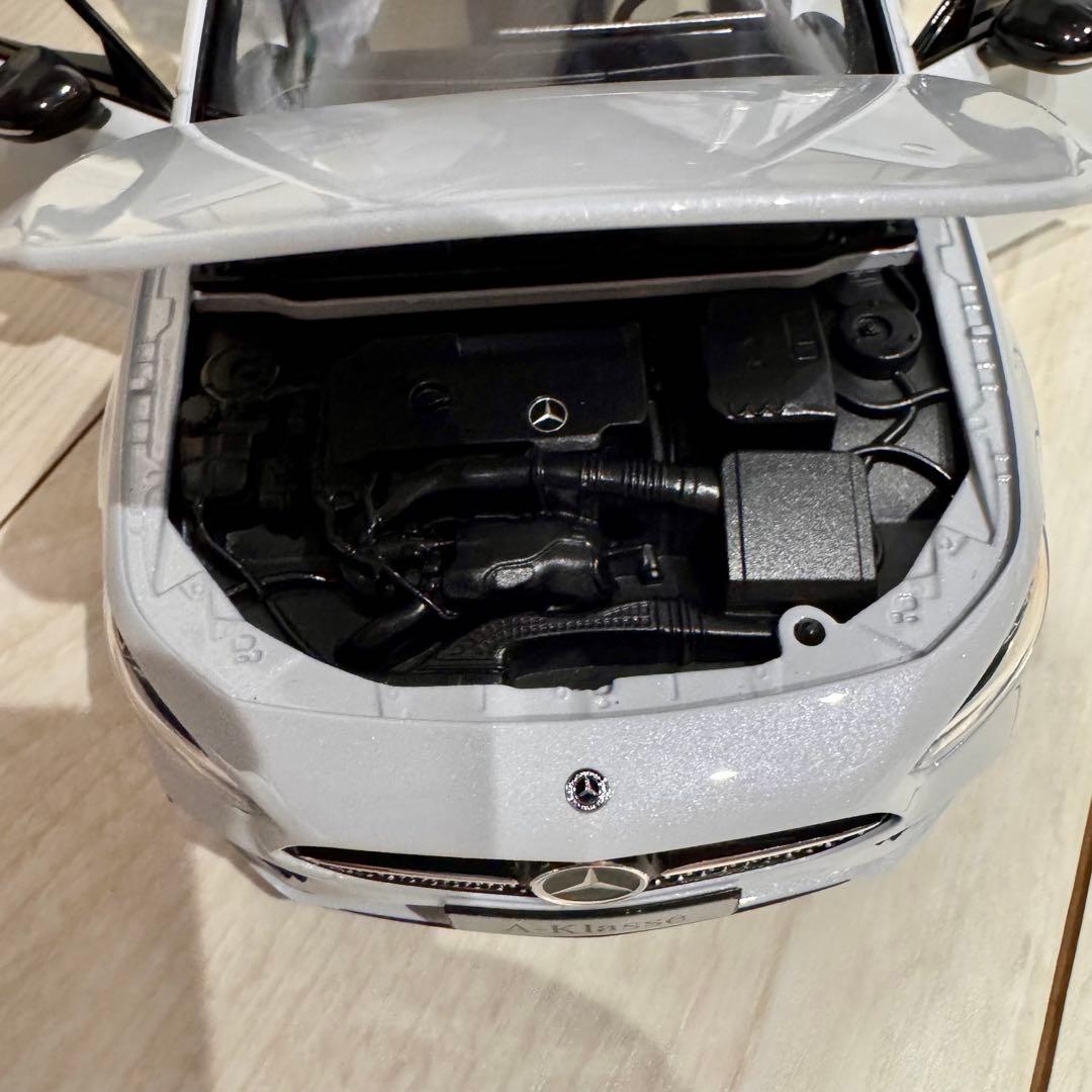 ノレブ 1/18 メルセデス Aクラス W177 純正特注 デジタル白