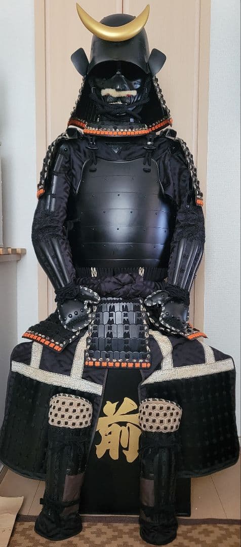 黒糸威黒艶消鋲綴二枚胴具足（頭形兜)等身大　丸武・鎧立・櫃　年末大特価