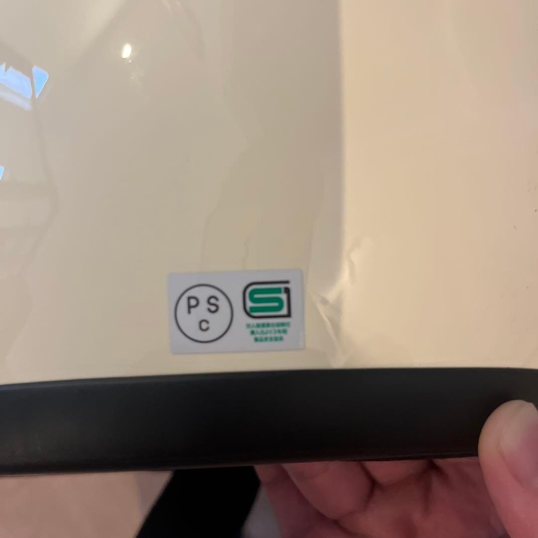 BEN族ヘルクリーム色