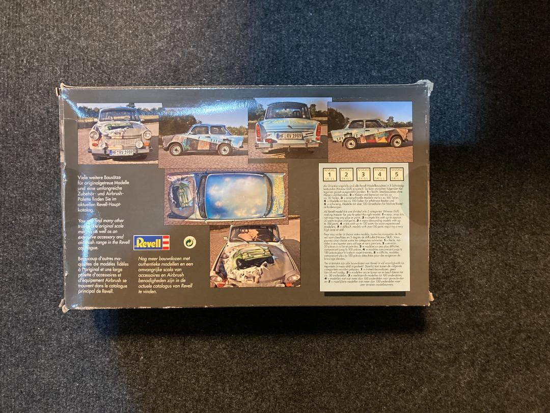 Revell Trabant 601S 1:24 ベルリンの壁崩壊20周年記念